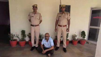 भादरा: गांव निनाण में बोलेरो कैम्पर से 2,352 अवैध शराब के पव्वों के साथ एक व्यक्ति को किया गया गिरफ्तार