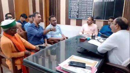आंवला: तेल टैंकर हादसे के बाद प्रशासन सख्त, आंवला में तीन डिपो मैनेजर्स को एसडीएम ने दिए सुरक्षा निर्देश