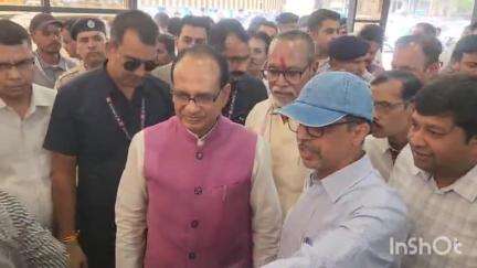 विदिशा नगर: केंद्रीय कृषि मंत्री शिवराज सिंह चौहान ने विदिशा रेलवे स्टेशन का किया निरीक्षण, कार्यों का लिया जायजा