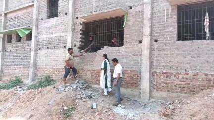 कुरडेग: कुरडेग पंचायत भवन निर्माण में गड़बड़ी की शिकायत पर जिला परिषद अध्यक्ष ने की जांच