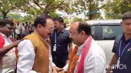 कांकेर: उप मुख्यमंत्री अरुण साव का कांकेर में आगमन, कार्यकर्ताओं ने किया जोरदार स्वागत