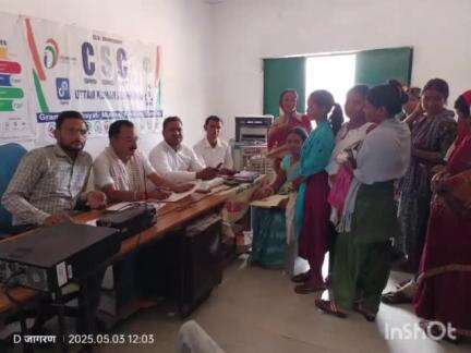 पड़वा: मुरमा पंचायत में मुख्यमंत्री मईंया सम्मान योजना के लिए आधार सीडिंग कैंप लगा