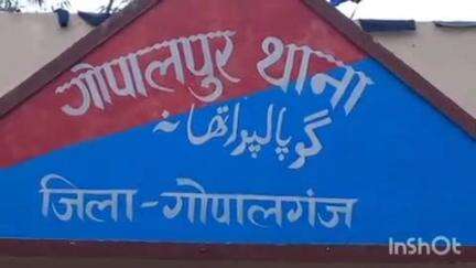 कुचायकोट: गोपालपुर थाना के सेमरा गांव के पास सड़क पर जंगली गायों के झुंड से साइकिल सवार गिरा