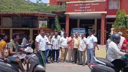 பொள்ளாச்சி: கிழக்கு காவல் நிலையத்தை முற்றுகையிட்டு இந்து அமைப்பு போராட்டம்
