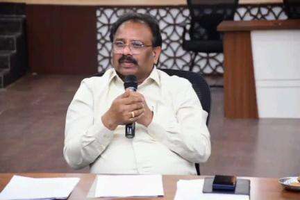 కర్నూలు: పందులను నగరానికి దూరంగా పోషించాలి: కర్నూలు నగర పాలక సంస్థ కమిషనర్ రవీంద్ర బాబు