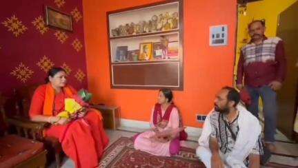 সালানপুর: আসানসোলে প্রয়াত কৃতী ছাত্রীর পরিবারের সাথে দেখা করলেন বিধায়িকা অগ্নিমিত্রা পাল
