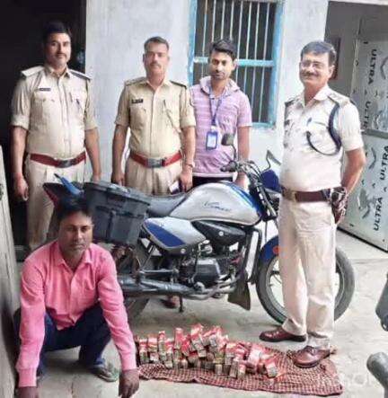 सिधवलिया: जोधन मोड़ पर उत्पाद विभाग की टीम ने वाहन जांच के दौरान एक बाइक से 48 पीस शराब बरामद की, बाइक ज़ब्त