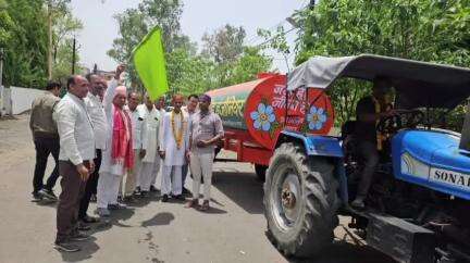 आष्टा: आष्टा में विधायक ने ग्राम पंचायतों को 6 पानी के टैंकर दिए