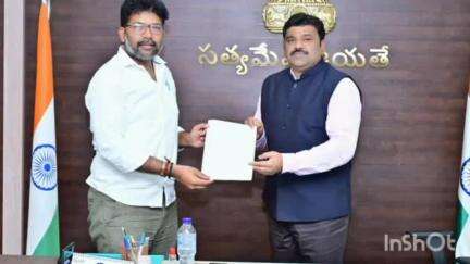 ఆలూరు: ఆలూరు నియోజకవర్గ అభివృద్ధి కోసం జిల్లా కలెక్టర్కు వినతి అందజేసిన, ఆలూర్ జనసేన ఇంచార్జ్ వెంకప్ప