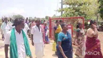மேலூர்: அலங்கம்பட்டியில் சட்டவிரோதமாக மதுபானம் மற்றும் போதைப்பொருட்கள் விற்கப்படுவதாக மேலூர் டி எஸ் பி அலுவலகத்தில் கிராம மக்கள் புகார்