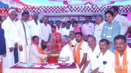 ಕಡೂರು: ದೇವಾಲಯಗಳು ಧಾರ್ಮಿಕ ಶ್ರದ್ಧೆಯ ಪ್ರತೀಕ: ನಿಡಘಟ್ಟ ಗ್ರಾಮದಲ್ಲಿ ಶಿವಮೂರ್ತಿ ಶಿವಾಚಾರ್ಯ ಸ್ವಾಮೀಜಿ