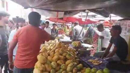 रुद्रपुर: नैनीताल में हुई घटना के बाद विश्व हिंदू परिषद के पदाधिकारियों ने मुख्य बाजार में व्यापारियों को नाम लिखने के दिए निर्देश