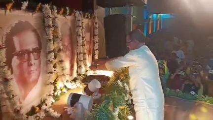 সালানপুর: আসানসোলের রবীন্দ্র ভবনে প্রয়াত সংগীত শিল্পীদের শ্রদ্ধাঞ্জলি অনুষ্ঠান, উপস্থিত মন্ত্রী জেলাশাসক জেলা সভাধিপতি