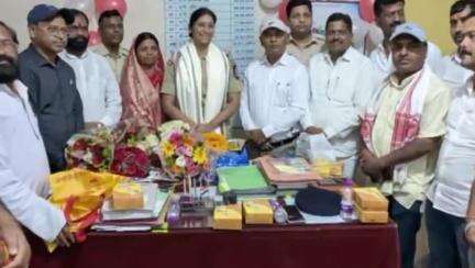 इचाक: इचाक में प्रशिक्षु आईपीएस श्रुति को दी गई विदाई, उत्कृष्ट कार्यकाल के लिए सम्मानित किया गया