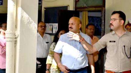 रतलाम नगर: कलेक्टर और SP ने परीक्षा केंद्रों का संयुक्त निरीक्षण किया, परीक्षा निर्बाध और सुचारू रूप से संपन्न कराने के निर्देश दिए