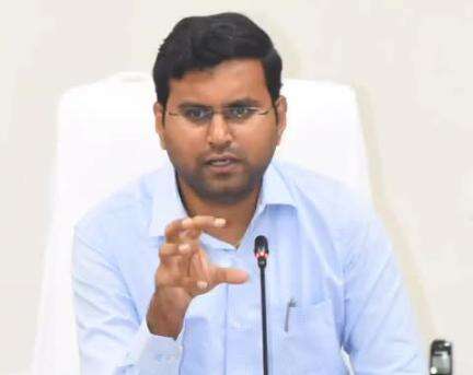 గద్వాల్: జిల్లాలో వేసవి కాలంలో వడదెబ్బ బారిన పడకుండా జిల్లా ప్రజలు జాగ్రత్తలు వహించాలి: కలెక్టర్ బీ.ఎం. సంతోష్ కుమార్