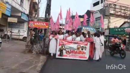 കോട്ടയം: ഗായകൻ വേടന് നേരെ നടന്ന ഭരണകൂട ഭീകരതയ്ക്കെതിരെ സി.എസ്‌.ഡി.എസ് നഗരത്തിൽ പ്രതിഷേധം സംഘടിപ്പിച്ചു