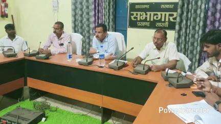 सारवां: प्रखंड मुख्यालय सभागार में लंबित आवास निर्माण योजना की समीक्षा बैठक की गई, निर्माण कार्य पूरा करने के दिए निर्देश
