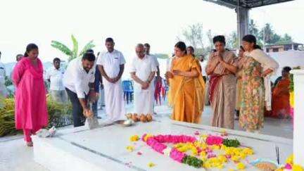 మాజీ మంత్రి స్వర్గీయ గోపాలకృష్ణారెడ్డి సమాధి వద్ద నివాళులర్పించిన ఎమ్మెల్యే బొజ్జల సుధీర్ రెడ్డి