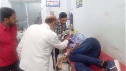 भोरे: हरदिया खाड़ पुल के पास तिलक समारोह में शामिल होने जा रहे तीन लोग बस की चपेट में आए, खाई में गिरकर घायल