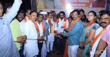 औसा: पंतप्रधान मोदींनी जातीनिहाय जनगणना करण्याच्या निर्णयाचे पालकमंत्र्यांसोबत आ.अभिमन्यू पवारानी पेढे वाटून केले स्वागत