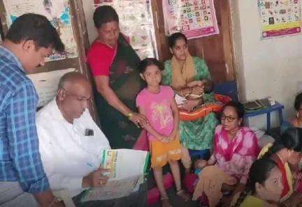 కామారెడ్డి: టేక్రియాల్ గ్రామంలో టీకాల ప్రక్రియను పరిశీలించిన ఆరోగ్య విస్తీర్ణ అధికారి త్రివిక్రమ చారి