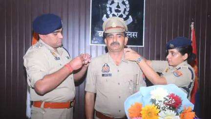 बरेली: बरेली SSP ने थाना सीबीगंज पर नियुक्त सुदेश पाल सिंह को उपनिरीक्षक से निरीक्षक के पद पर पदोन्नति दी