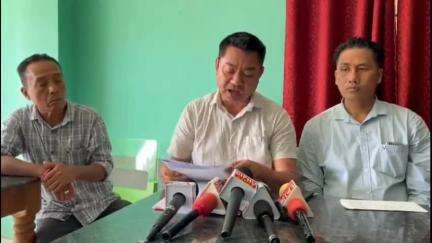ডিফু: সৌৰশক্তি প্রকল্পৰ বিৰোধিতাৰে ডিফুত আইপিপি দলৰ সংবাদমেল পৰিষদে থলুৱা জনজাতীয় লোকক ভূমি আৱণ্টন নিদিয়াৰ অভিযোগ