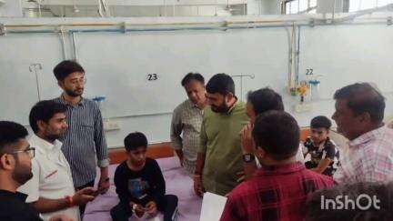 જૂનાગઢ: પાજનાકા ભવનાથ વિસ્તારમાં પર્વતારોહણ પ્રવુતિ દરમિયાન 26 બાળકોને મધમાખી કરડતા  સિવિલ હોસ્પિટલ મેયર ખબરઅંતર પૂછવા પહોંચ્યા