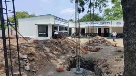 एगारकुंड: एग्यारकुंड मध्य विद्यालय में बन रहे फोर एसीआर भवन में अनियमितता का आरोप, ग्रामीणों ने काम बंद कराया