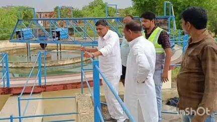 भितरवार: भितरवार में वाटर फिल्टर प्लांट का नगर परिषद अध्यक्ष ने सीएमओ के साथ निरीक्षण किया