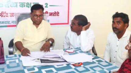 चामोर्शी: जनसंपर्क कार्यालय चामोर्शी येथे आमदार मिलिंद नरोटे यांनी जाणल्या नागरिकांच्या विविध समस्या