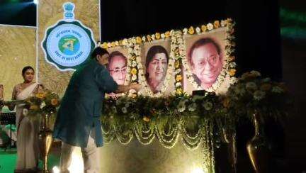 বোলপুর-শ্রীনিকেতন: গীতাঞ্জলি প্রেক্ষাগৃহে  সুরসম্রাটদের প্রতি শ্রদ্ধাজানাতে উপস্থিত WBSRDA  এর চেয়ারম্যান অনুব্রত মণ্ডল