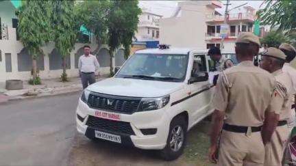 नारनौल: नारनौल के हुड्डा सेक्टर में फाइल देने के बहाने घर में घुसकर पिस्तौल तानी, शोर मचाने पर आरोपी भाग गया