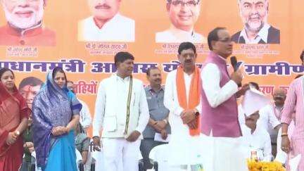 ग्यारसपुर: ग्यारसपुर में केंद्रीय कृषि मंत्री शिवराज सिंह ने पीएम आवास योजना के तहत बने मकानों का किया लोकार्पण
