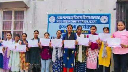 फुलवरिया: फुलवरिया में क्विज प्रतियोगिता में सफल प्रतिभागियों को पुरस्कृत किया गया, कौशल विशेषज्ञों ने किया प्रोत्साहित