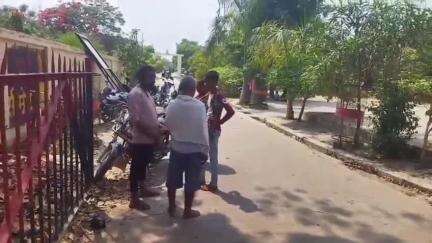निचलौल: ग्राम सेमरहना में खौलते पानी को हथियार बनाकर पत्नी ने पति पर किया हमला, पति गंभीर रूप से घायल
