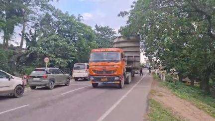 উত্তৰ লক্ষীমপুৰ: নগৰৰ পৰা NHPCৰ বৃহৎ আকাৰৰ টাৰবাইন গেৰুকামুখলৈ লৈ যোৱাকলৈ নগৰত তীব্ৰ প্ৰতিক্ৰিয়া বীৰ লাচিত সেনাৰ কেন্দ্ৰীয় যুটীয়া সচিবৰ