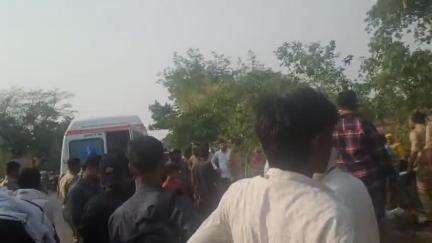 बहराइच राइबोझा  गाव के पास ट्रक ने ई रिक्सा को मारी  टक्कर रिक्सा चालक की मौके पर हुई मौत