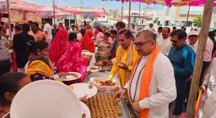 વઢવાણ: વઢવાણ ખાતે આવેલ સંત સવૈયાના ટાઉનશીપ ના રામાપીર મંદિરના મૂર્તિ પ્રતિષ્ઠા દરમિયાન જિલ્લાના ધારાસભ્યો અને સંતો ઉપસ્થિત રહ્ય