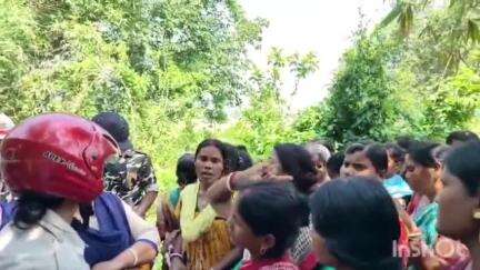 পোলবা-দাদপুর: বাবনানের মূলগ্রামে বাম আমলে পাট্টা দেওয়া জমি,আদালতের নির্দেশে দখল নিতে গিয়ে বিক্ষোভের মুখে পুলিশ প্রশাসন
