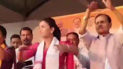 ছিপাঝাৰ: বুঢ়াত বিজেপিৰ বিশাল নিৰ্বাচনী সভা, উপস্থিত প্ৰাক্তন বিধায়ক আঙুৰলতা ডেকা, বিধায়ক পৰমানন্দ ৰাজবংশীয়