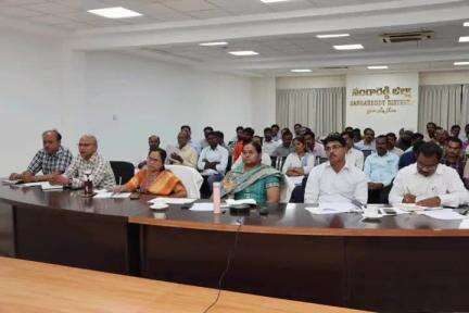 సంగారెడ్డి: భూభారతి పైలెట్ ప్రాజెక్టుగా ఎంపికైన కొండాపూర్ మండలంలో భూ సమస్యలకు శాశ్వత పరిష్కారాలు చూపాలి: కలెక్టర్ క్రాంతి