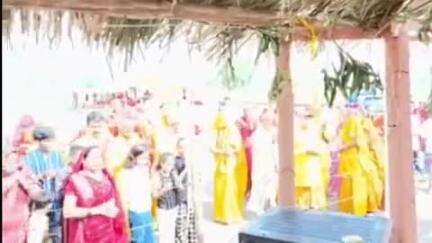 सोहागपुर: ग्राम ऊंटिया शंकर में आयोजित श्री शतचंडी महायज्ञ में यज्ञ भगवान की परिक्रमा के लिए श्रद्धालुओं की भीड़ उमड़ रही है