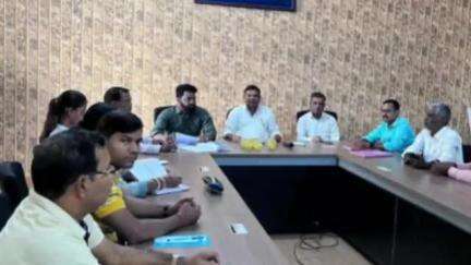 सिमरिया: प्रखंड कार्यालय सभागार में बीडीओ ने कर्मियों के साथ बैठक की, आवश्यक दिशा-निर्देश दिए