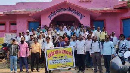 चकाई: शिक्षकों ने काली पट्टी बांध चकाई में निकाला प्रतिवाद मार्च, किया सांकेतिक धरना प्रदर्शन