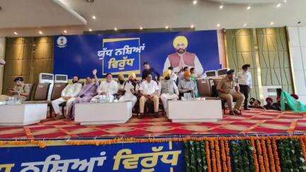 ਲੁਧਿਆਣਾ ਪੂਰਬੀ: ਫਿਰੋਜ਼ਪੁਰ ਰੋਡ ਨੇੜੇ ਯੁੱਧ ਨਸ਼ਿਆਂ ਵਿਰੁੱਧ ਚੱਲ ਰਹੀ ਮੁਹਿੰਮ  ਦੇ ਤਹਿਤ 
ਰੱਖੀ ਗਈ ਵੱਡੀ ਮੀਟਿੰਗ