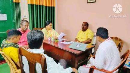 ঝাড়গ্রাম: বিধানসভা নির্বাচনকে পাখির চোখ করতে ঝাড়গ্রাম বিজেপির নেতৃত্বদের নিয়ে গুরুত্বপূর্ণ বৈঠক করলেন বিজেপির রাজ্য সম্পাদিকা