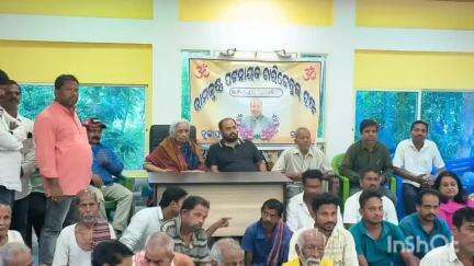 ପୋଲସରା: ହାତୀଓଟ ଜରାଶ୍ରମ ଠାରେ ପୂର୍ବତନ ସାଂସଦ କୁମୁଦିନୀ ପଟ୍ଟନାୟକ ଙ୍କ ରାମକୃଷ୍ଣ ପଟ୍ଟନାୟକ ଚାରିଟେବୁଲ ଟ୍ରଷ୍ଟ ପକ୍ଷରୁବସ୍ତ୍ର ଓ ଫଳ ବଣ୍ଟନ