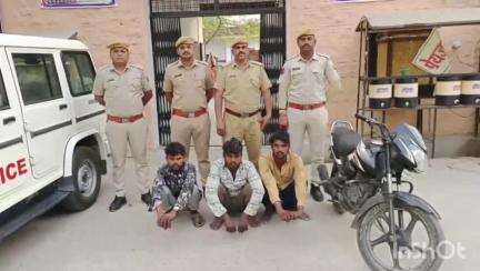 निम्बाहेड़ा: कोतवाली थाना पुलिस ने निम्बाहेड़ा में चोरी का किया खुलासा, पारदी गैंग के तीन आरोपियों को किया गिरफ्तार